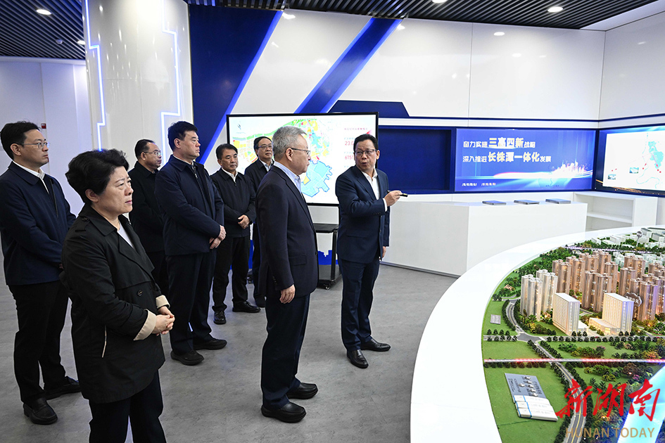 12月16日,沈晓明在长沙雨花经开区调研。 12月16日,沈晓明在长沙雨花经开区调研。