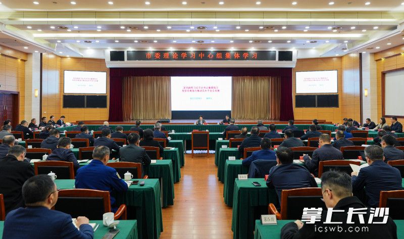 12月23日,市委理论学习中心组围绕“深入学习贯彻习近平总书记关于应急管理和安全生产的重要论述”开展集体学习。 12月23日,市委理论学习中心组围绕“深入学习贯彻习近平总书记关于应急管理和安全生产的重要论述”开展集体学习。